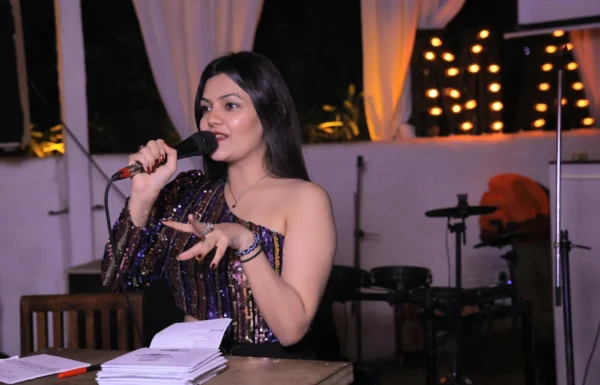 Anchor Shivangi Khandelwal