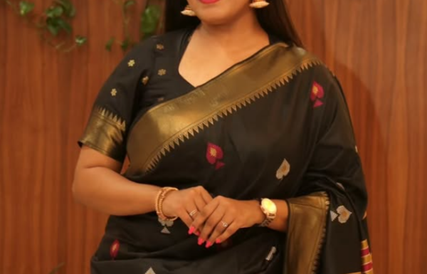 Anchor Drashti Vajar